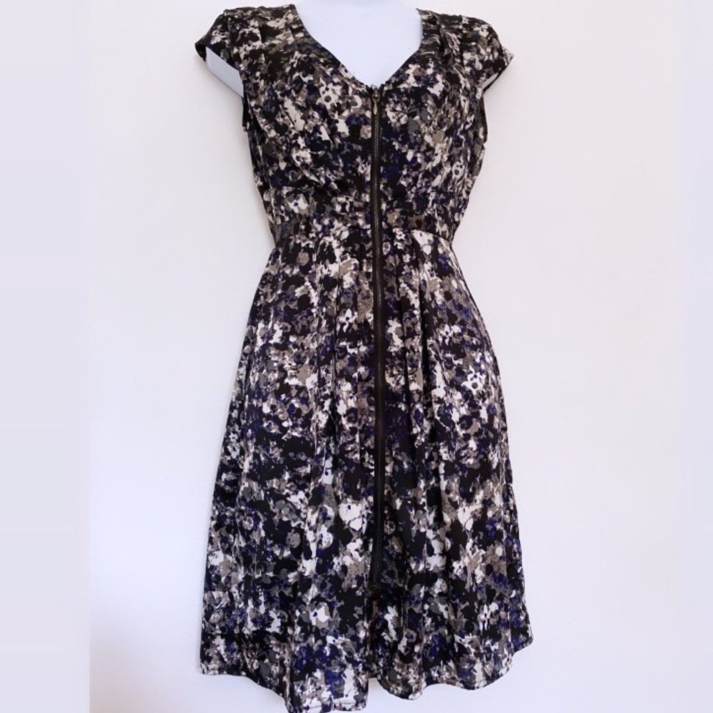 Mini tea waist dress with zip details